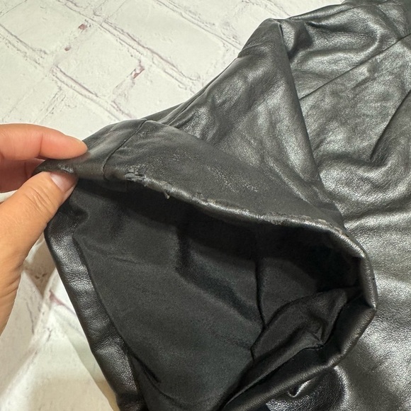 SELF PORTRAIT Black Faux Leather Women's Paper Bag Shorts in size 6 *as is - Picture 6 of 13